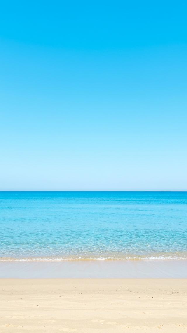 Noon Beach Where Sky and Ocean Meld