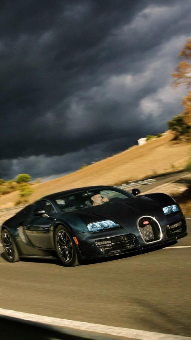 Bugatti Veyron Supercar iPhone Wallpaper
