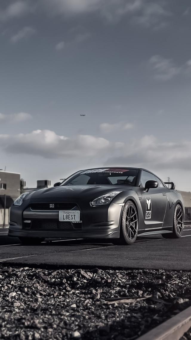 Nissan GT-R Sports Car iPhone Wallpaper