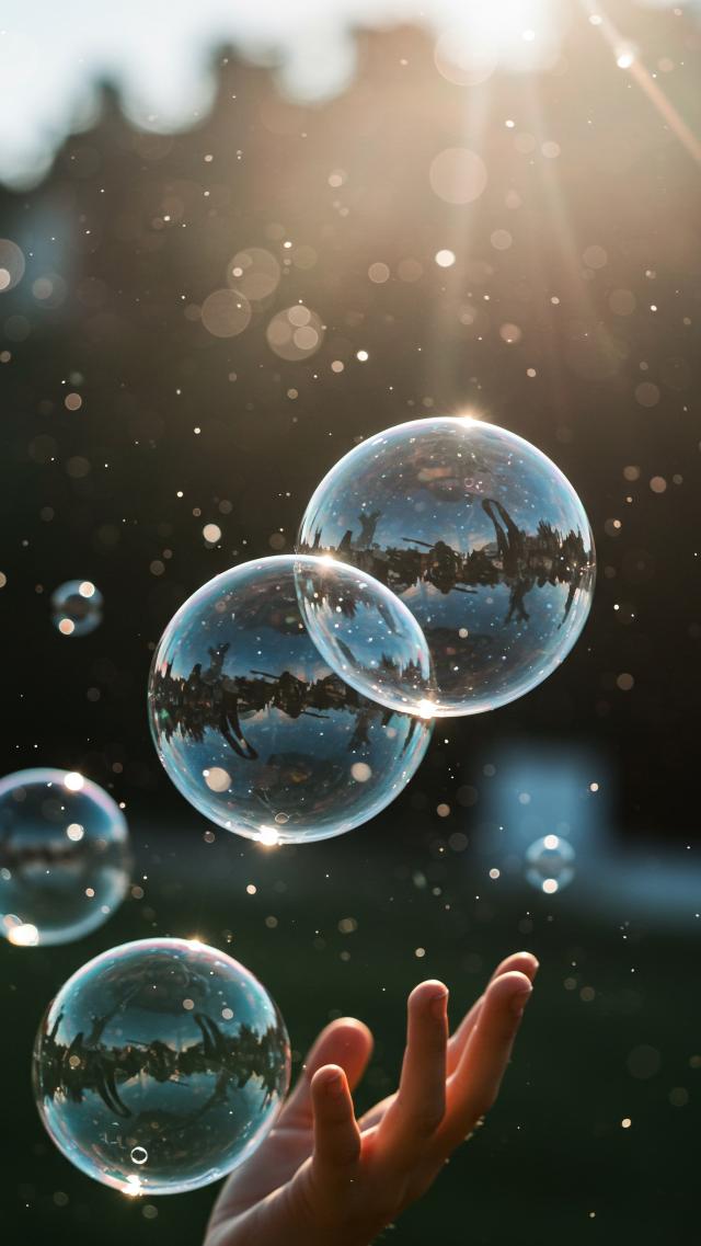 シャボン玉に映る空