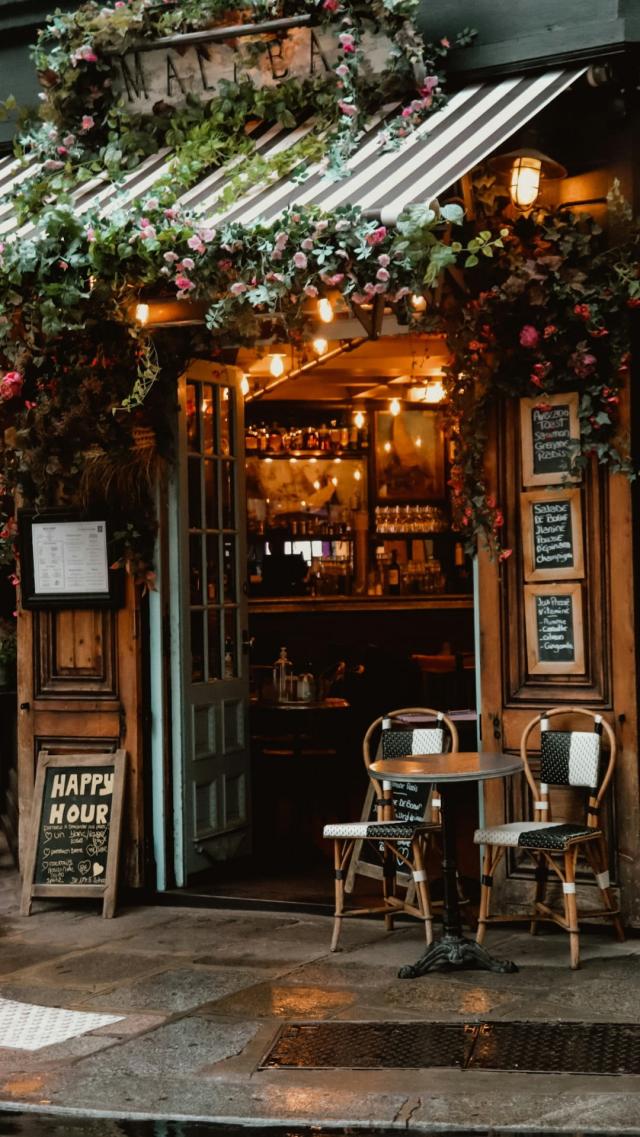 Fashionable Restaurant