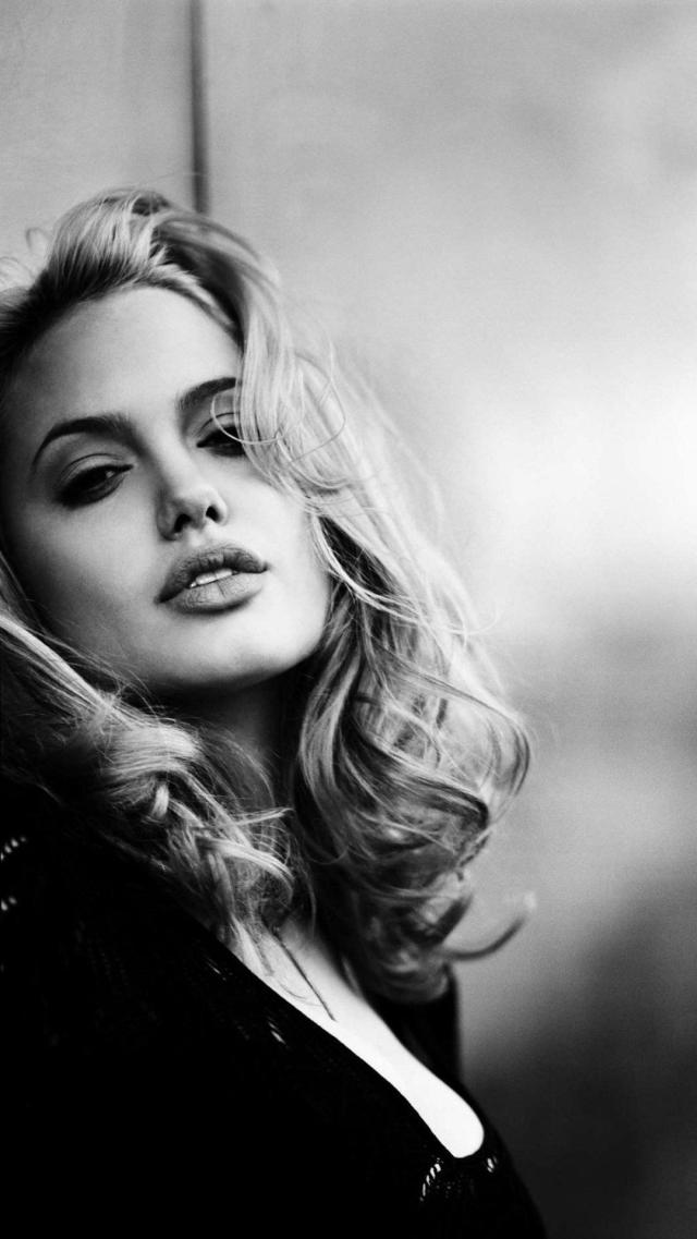 安吉丽娜·朱莉