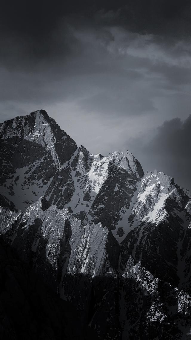 Mountain: Black and White