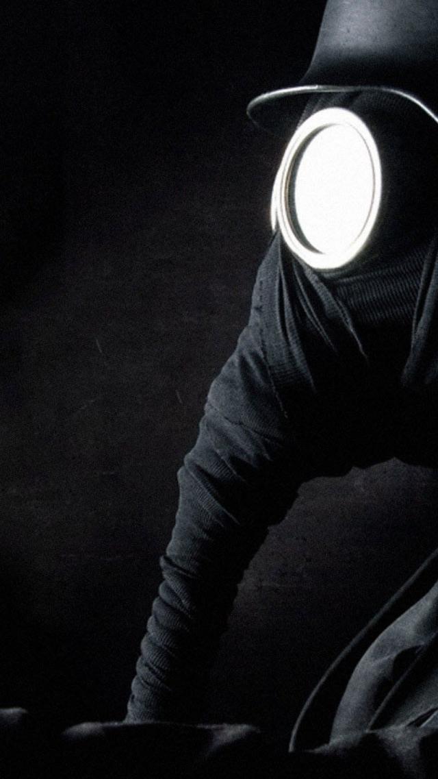 黒いマスクの男