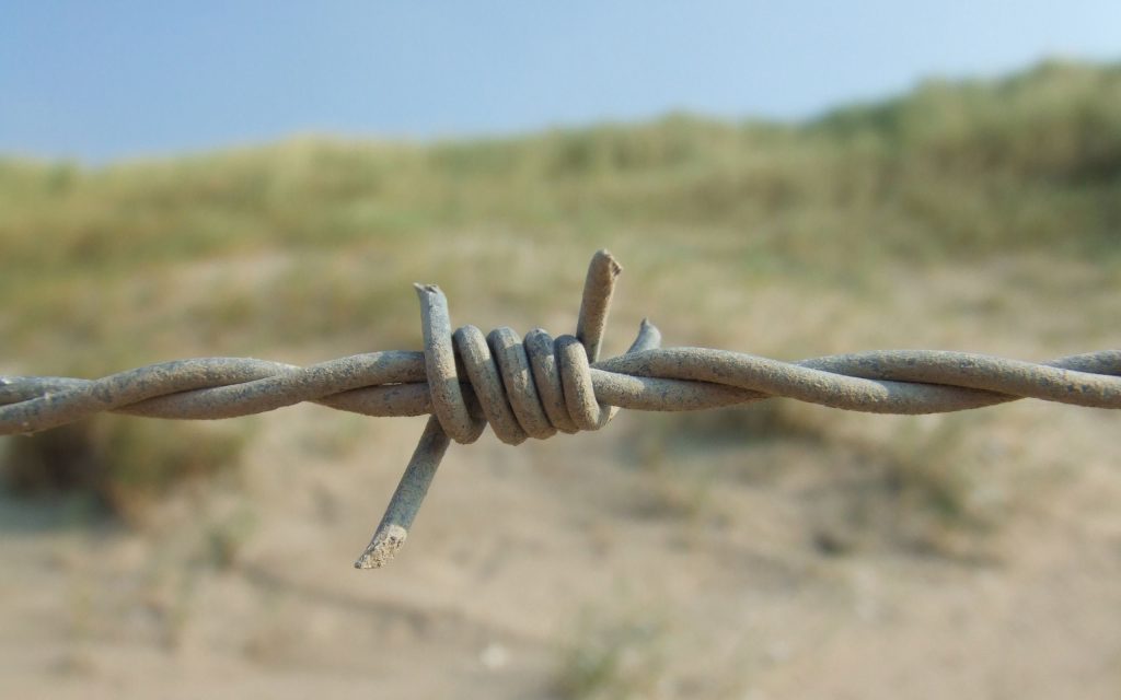 铁丝网上的锈迹