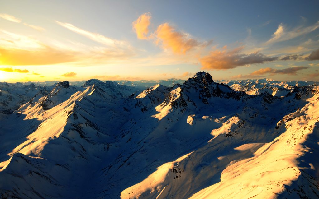 雪山夕阳美景