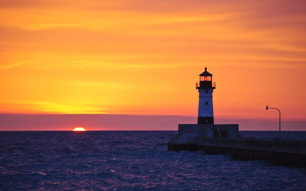 海上灯塔夕阳