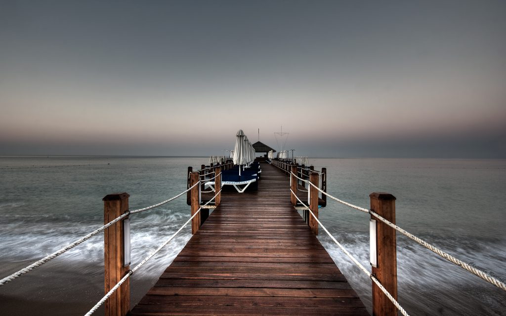 海边木栈道
