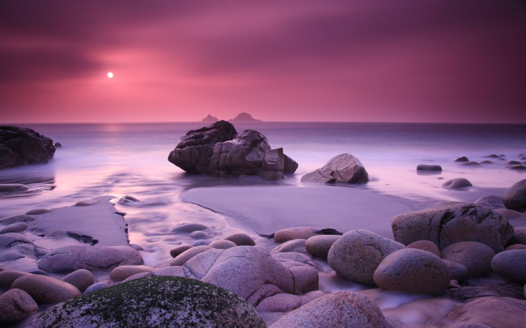 海岩夕阳