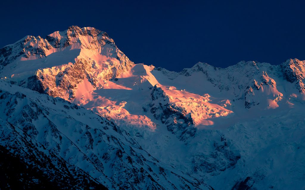 雪山夕阳美景