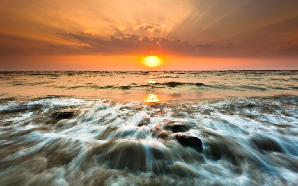 海浪与夕阳
