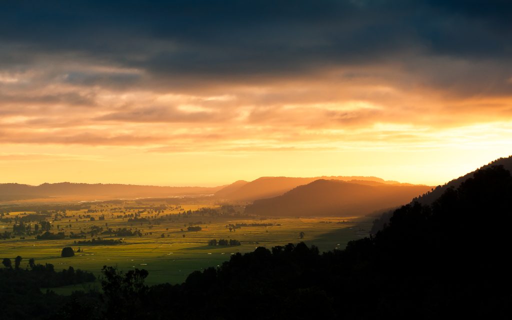 山间夕阳美景