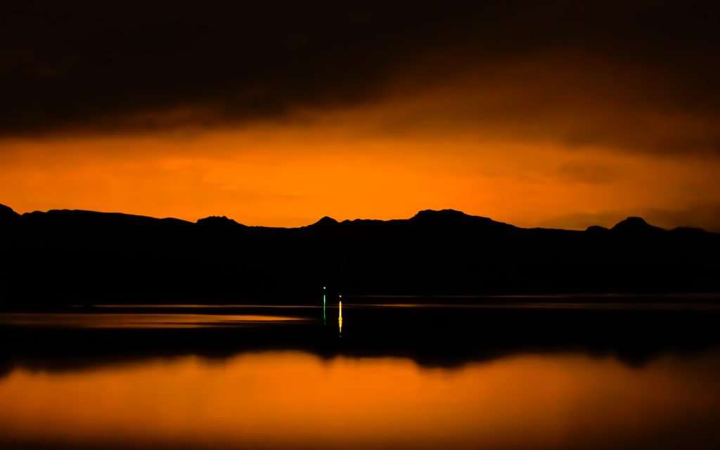 湖畔夕阳美景
