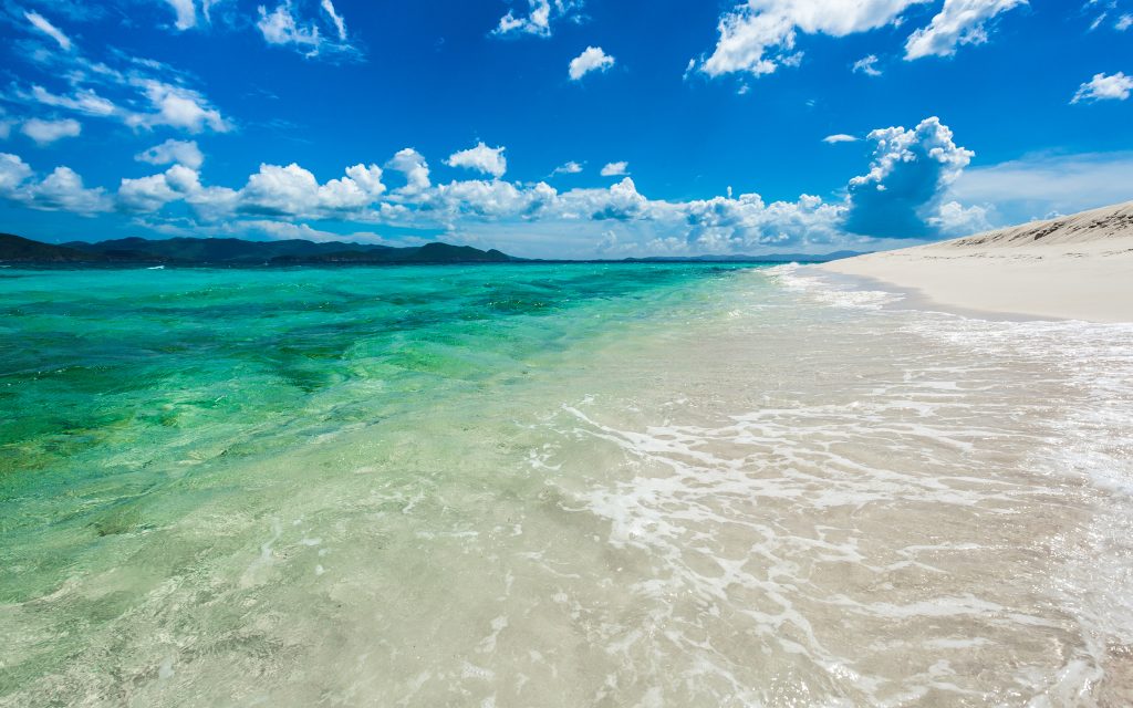 碧海蓝天白沙滩